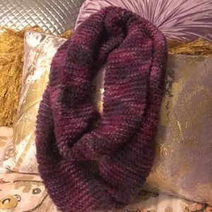Knit scarf.